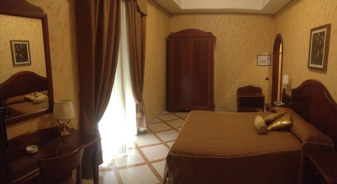 Al Boschetto Hotel กัสเตลโวลตูร์โน ภายนอก รูปภาพ
