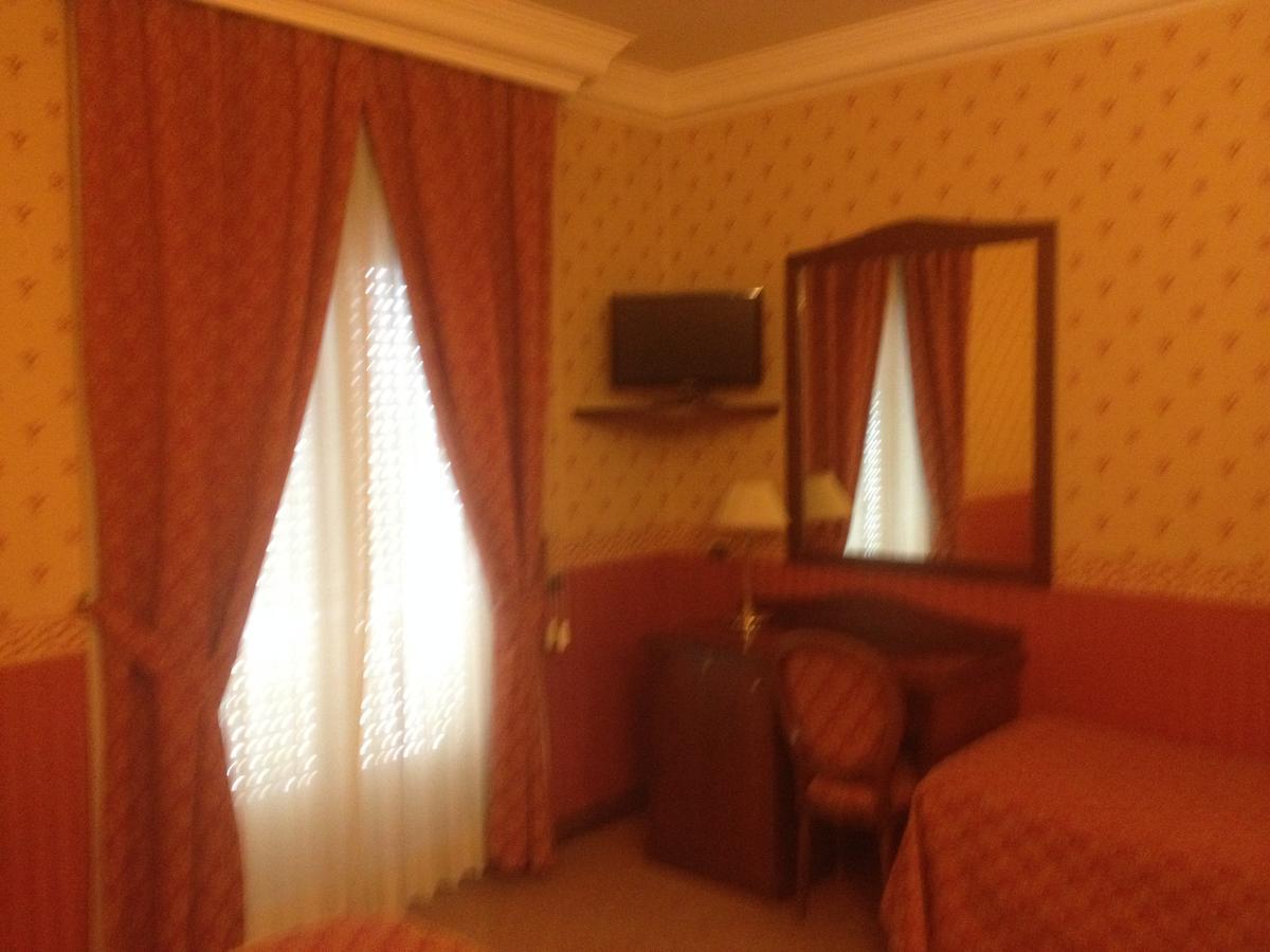 Al Boschetto Hotel กัสเตลโวลตูร์โน ภายนอก รูปภาพ