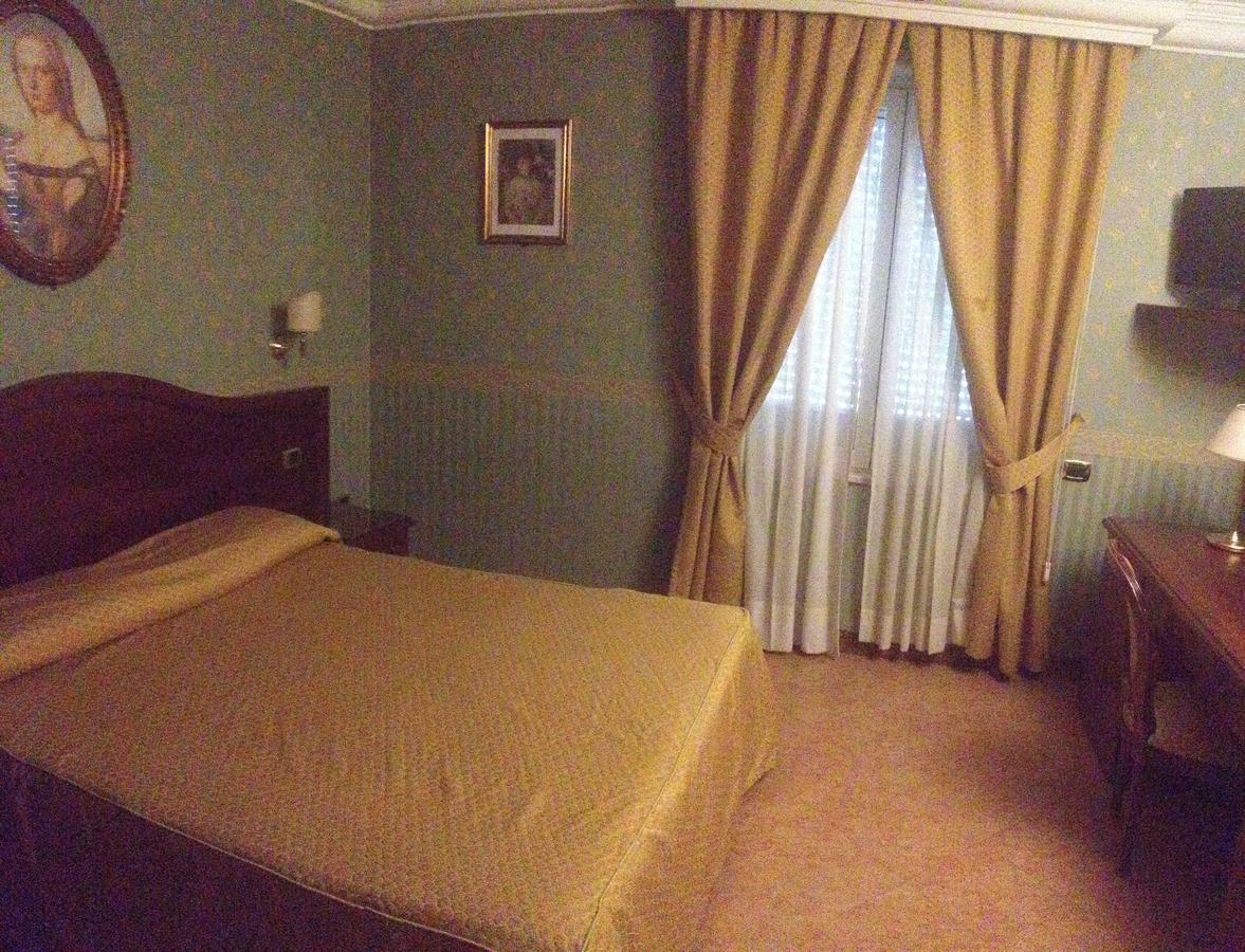 Al Boschetto Hotel กัสเตลโวลตูร์โน ภายนอก รูปภาพ