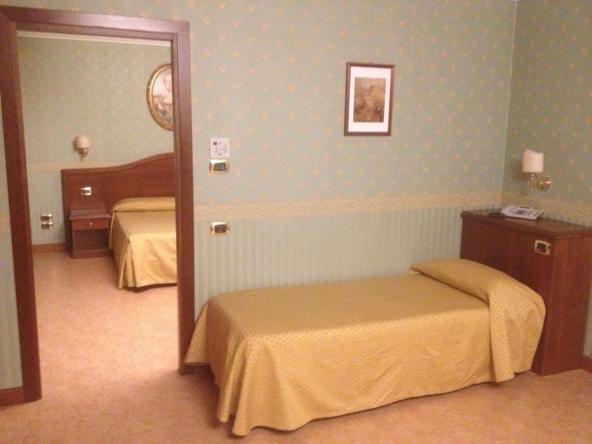 Al Boschetto Hotel กัสเตลโวลตูร์โน ภายนอก รูปภาพ