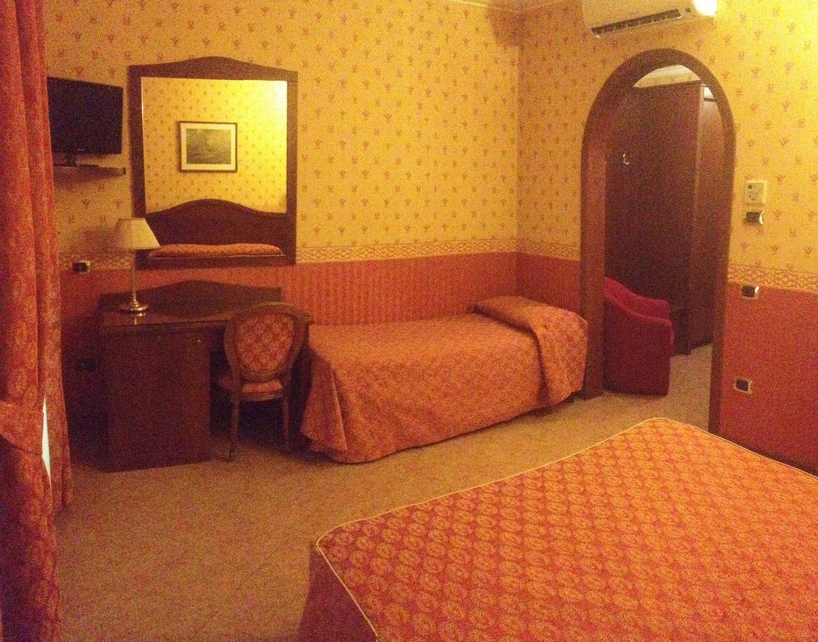 Al Boschetto Hotel กัสเตลโวลตูร์โน ภายนอก รูปภาพ
