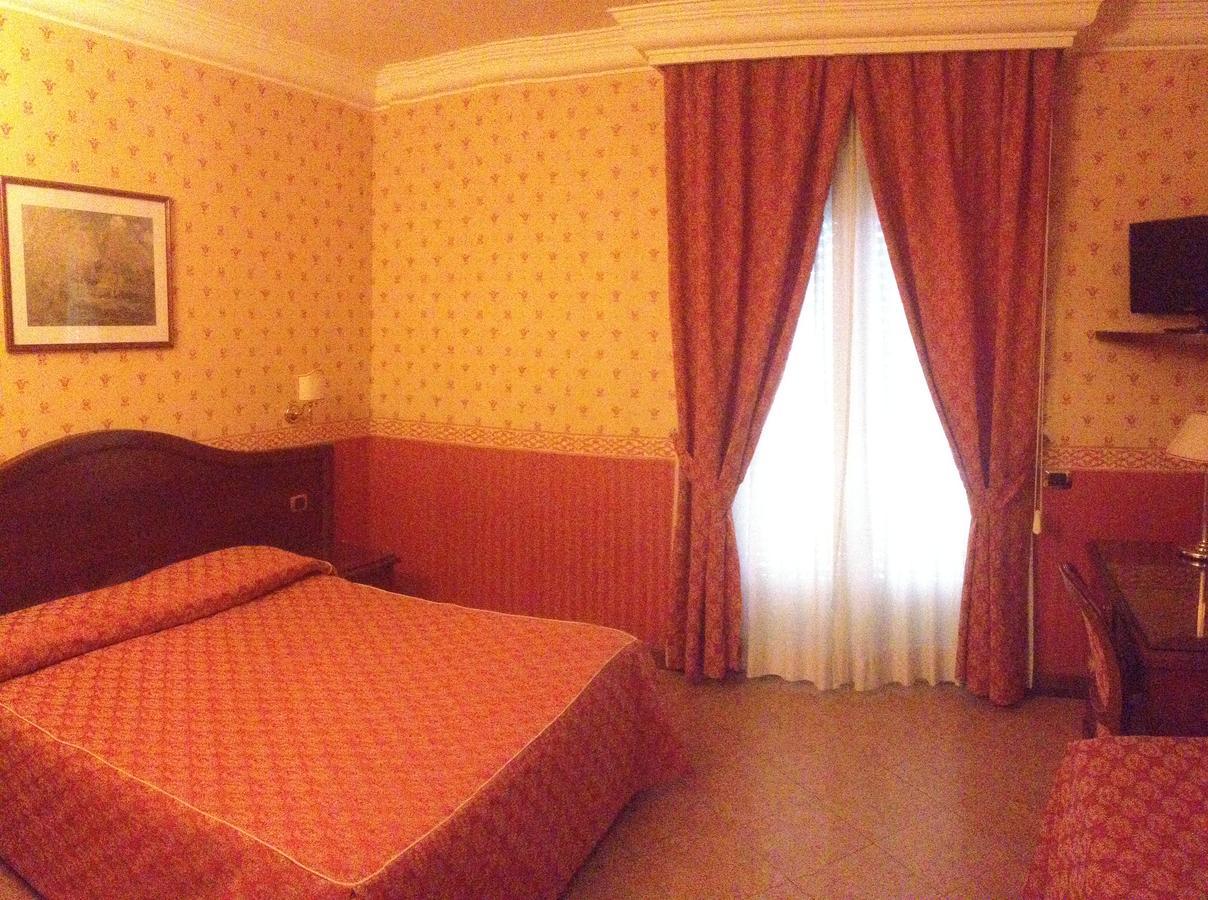 Al Boschetto Hotel กัสเตลโวลตูร์โน ภายนอก รูปภาพ
