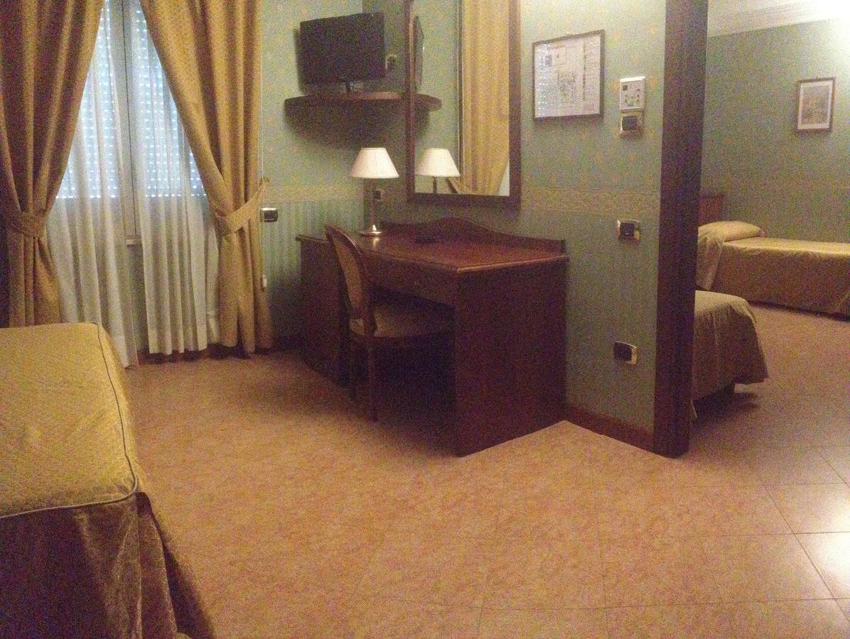 Al Boschetto Hotel กัสเตลโวลตูร์โน ภายนอก รูปภาพ
