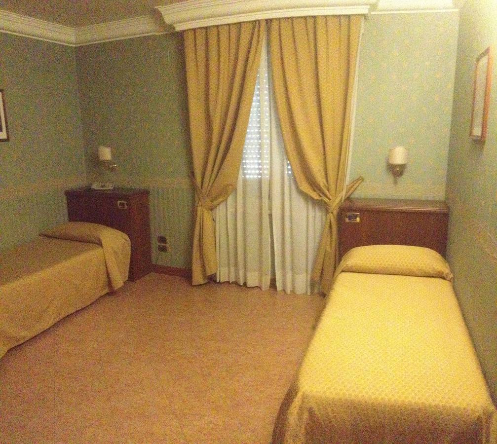 Al Boschetto Hotel กัสเตลโวลตูร์โน ภายนอก รูปภาพ