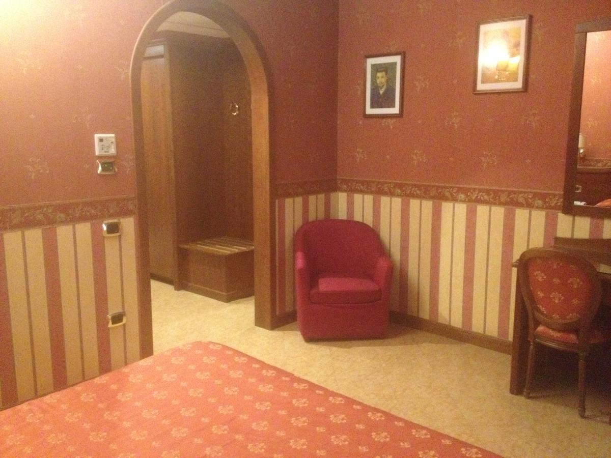Al Boschetto Hotel กัสเตลโวลตูร์โน ภายนอก รูปภาพ