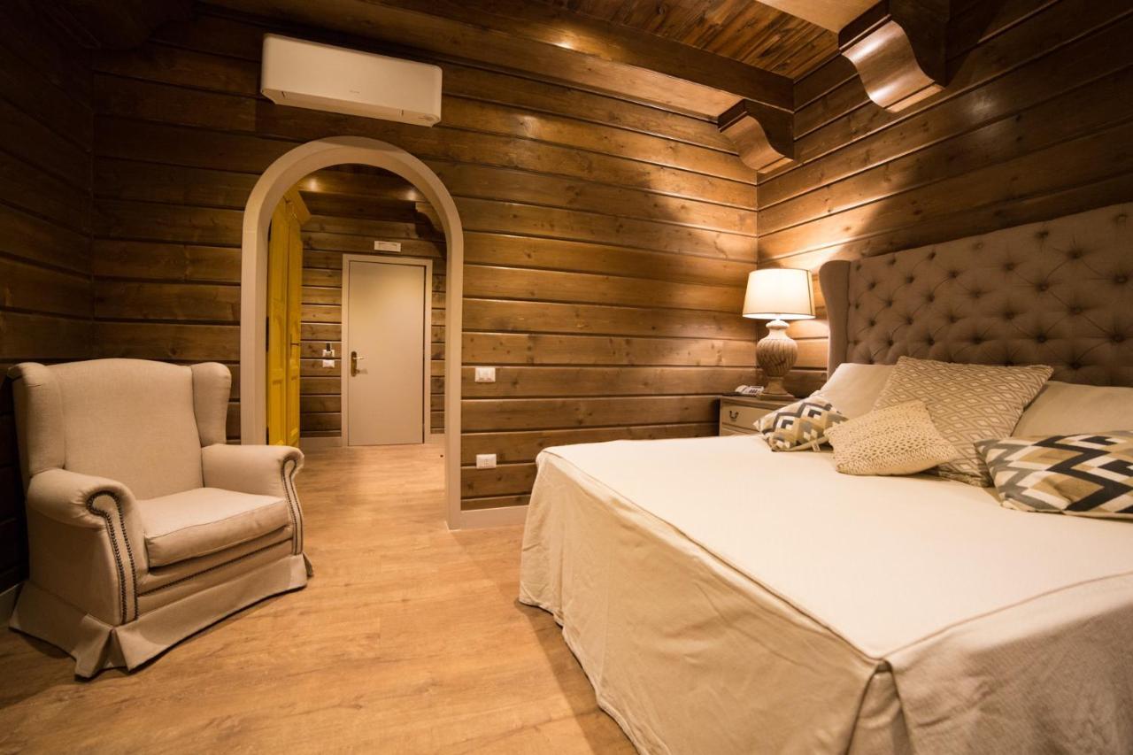 Al Boschetto Hotel กัสเตลโวลตูร์โน ภายนอก รูปภาพ